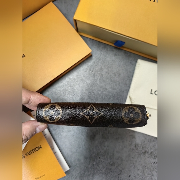 Louis Vuitton Monogram Zippy Coin Purse Wallet - Picture 5 of 13